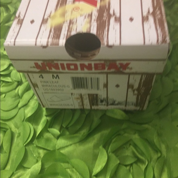 Union Bay Pink Leaf Slides - Picture 4 of 4